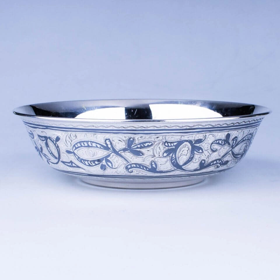 глубокая тарелка из серебра