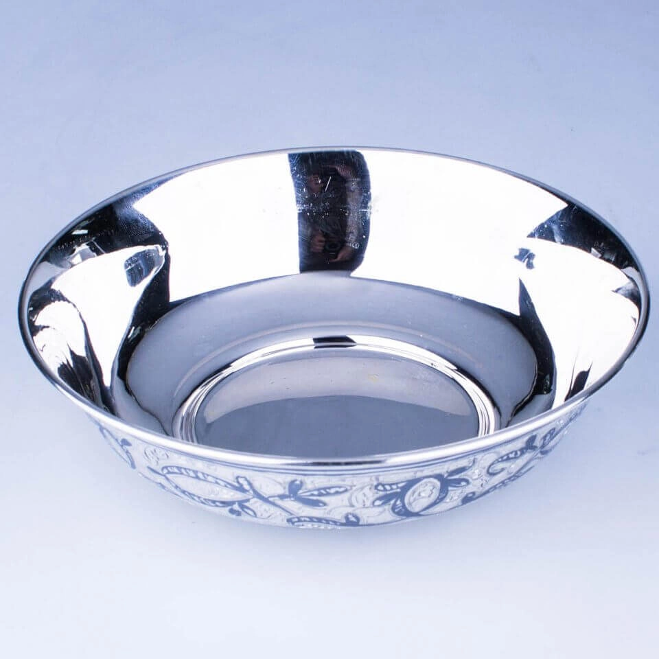 серебряная тарелка