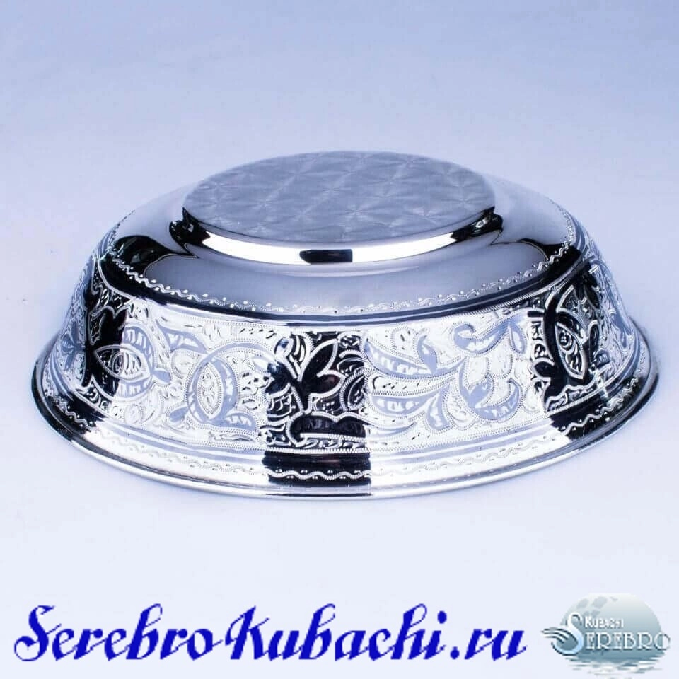 глубокая тарелка из серебра