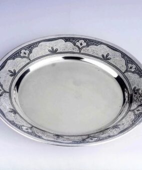серебряная тарелка