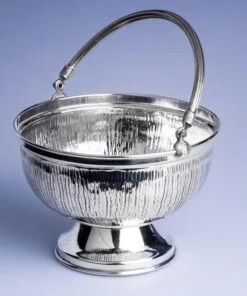 маленькая серебряная ваза