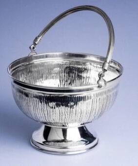 маленькая серебряная ваза