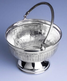 маленькая серебряная ваза