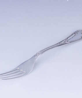 серебряная вилка