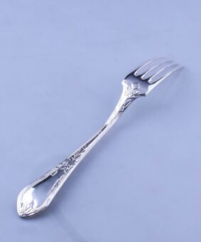 серебряная вилка