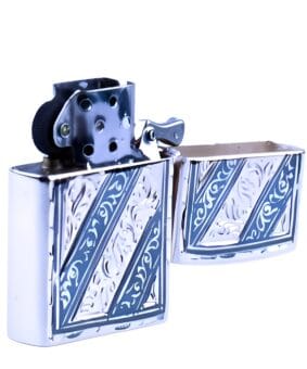 Серебряная зажигалка Zippo