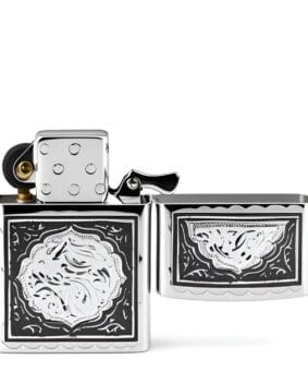 Серебряная зажигалка зиппо