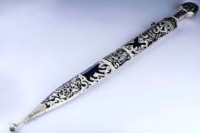серебряный меч