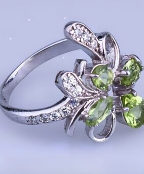 серебряное кольцо с хризолитом