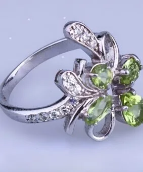 серебряное кольцо с хризолитом