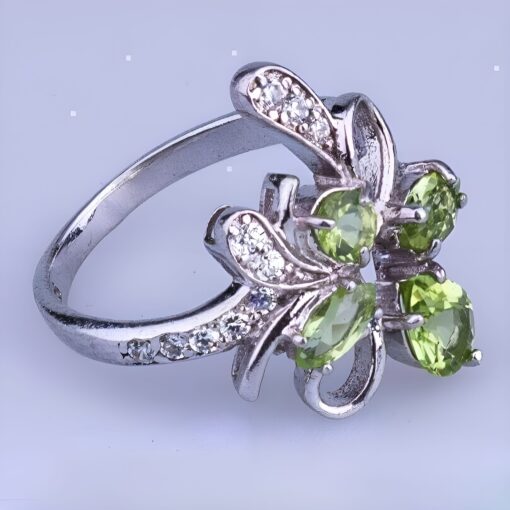 серебряное кольцо с хризолитом