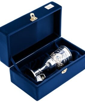 серебряный бокал