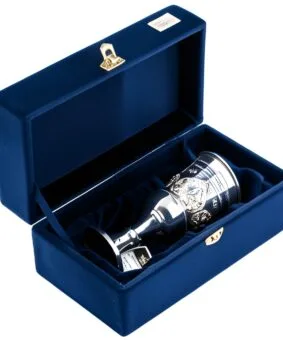 серебряный бокал