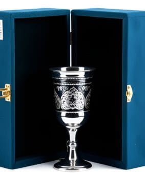 серебряный бокал