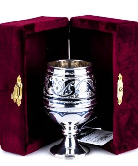 серебряный бокал