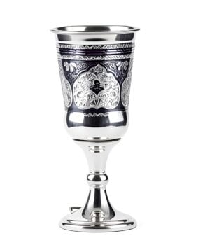 серебряный бокал