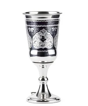 серебряный бокал