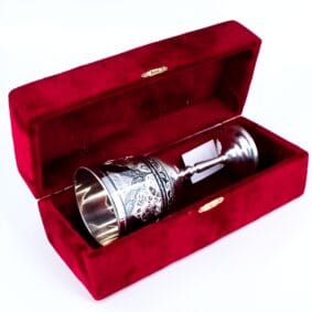 Серебряный бокал для вина