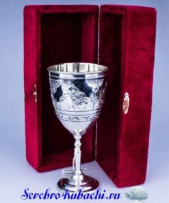 серебряный бокал для вина