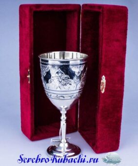 серебряный бокал для вина
