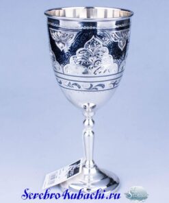 серебряный бокал для вина