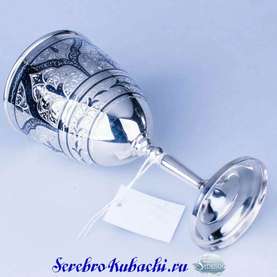 серебряный кубок под вино