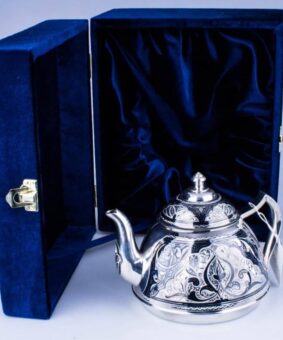 серебряный заварочный чайник с футляром
