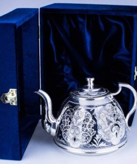 серебряный заварочный чайник с футляром