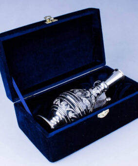 Серебряный графин для коньяка 9 серебряный графин кубачи в футляре