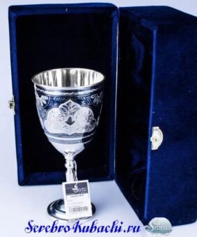 серебряный бокал кубок