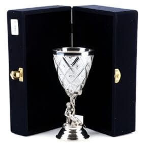 Серебряный бокал Статуя 7 серебряный кубок статуя