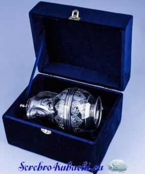 серебряный кувшинчик