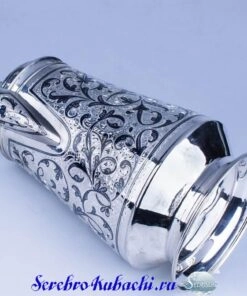 большой серебряный кофейник