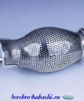 серебряный кувшин чешуя