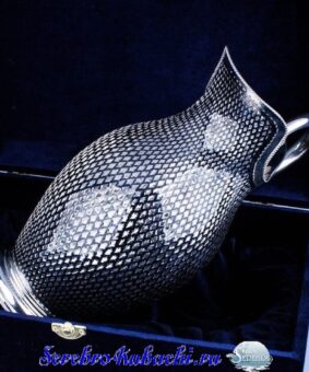 серебряный кувшин чешуя