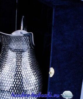 серебряный кувшин чешуя
