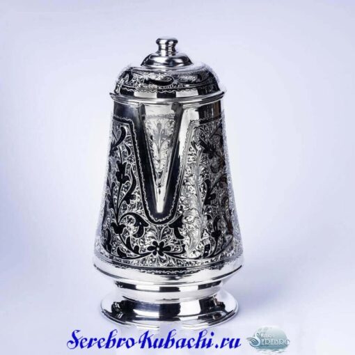 большой серебряный кофейник