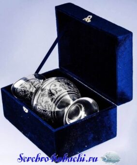 серебряный кувшин амфора