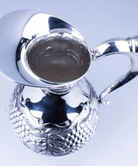 серебряный кувшин виноградная лоза