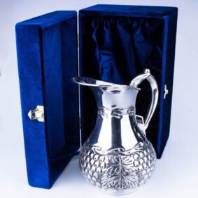 серебряный кувшин лоза