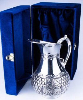серебряный кувшин лоза