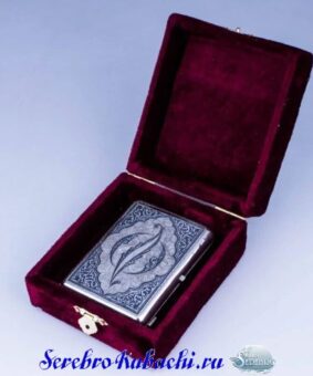красивый серебряный портсигар