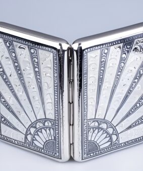 серебряный портсигар лучи