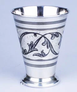 серебряный стакан