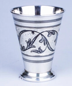 серебряный стакан
