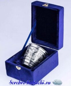 серебряный стакан