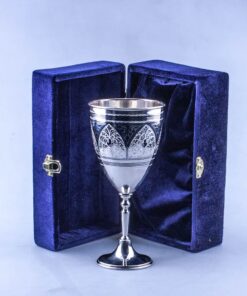 серебряный бокал