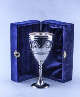 серебряный бокал