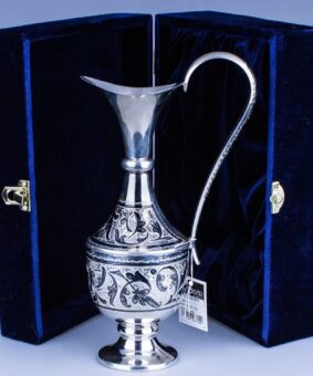 серебряный кувшин