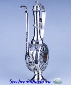 серебряный кувшин с крышкой